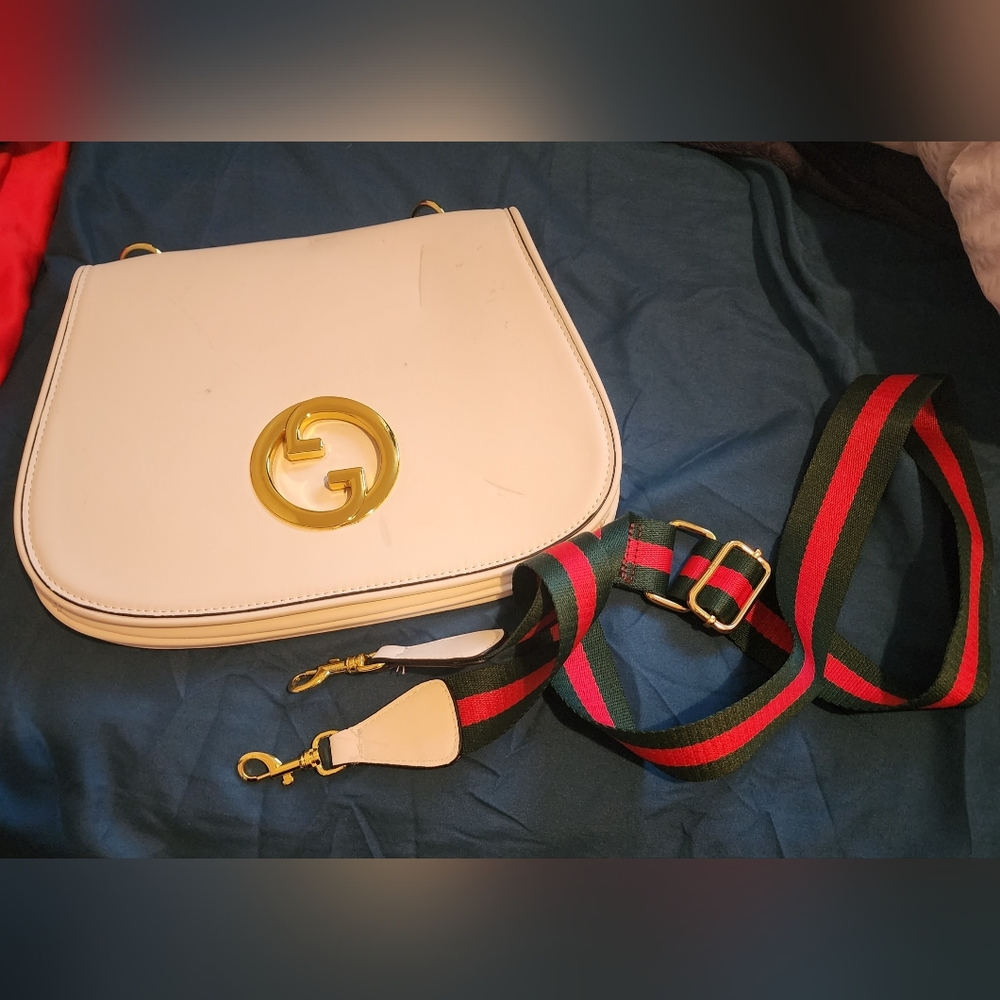 Shoulder bag for women (pre-owned, not authentic)